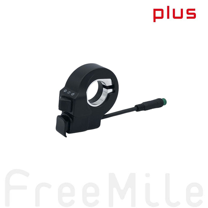 FreeMile plus専用のウィンカースイッチとホーンボタン。