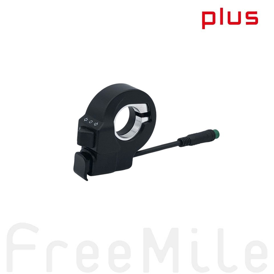 FreeMile plus専用のウィンカースイッチとホーンボタン。